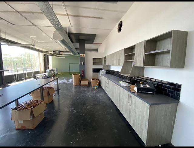860M² OFFICE TO LET IN PAARDEN EILAND